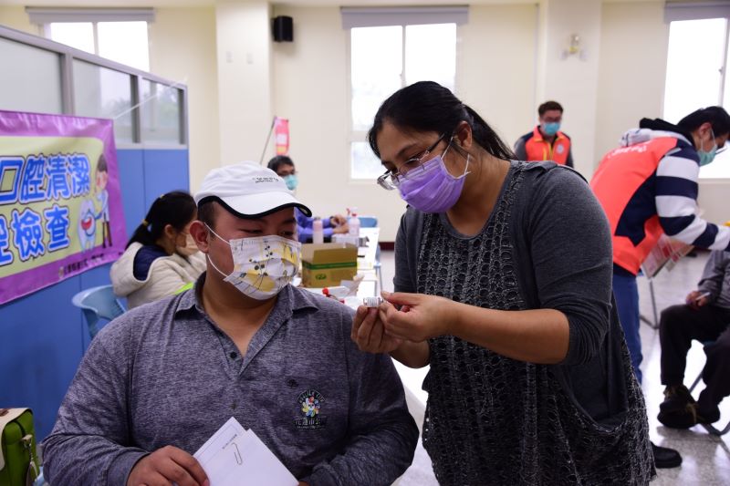 花蓮市清潔隊員接種第三劑 衛生局提供到隊施打服務