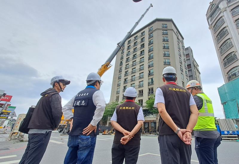 徐榛蔚視察藍天麗池、統帥大樓及富凱大飯店拆除進度