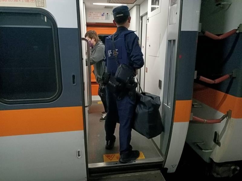 衛生紙失竊!清潔員變身柯南逮住車廂怪客