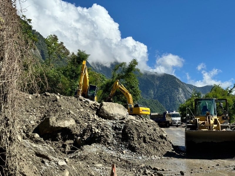 蘇花公路台9線164.5K(崇德路段)0908土石流災害,公路單位今(9)日已完成空拍勘災並加碼投入搶災機具辦理搶修