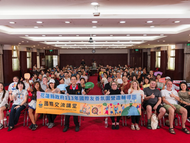 花蓮縣政府國際交流講堂 美籍資深導遊吸引百餘位民眾熱情參與 羅雪柔:花蓮深度旅遊亮點不止太魯閣,部落文化同樣迷人