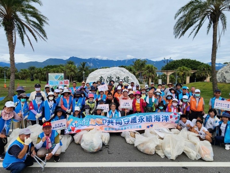第九河川分署號召花蓮民眾南濱海岸淨灘 響應2024全國河川日