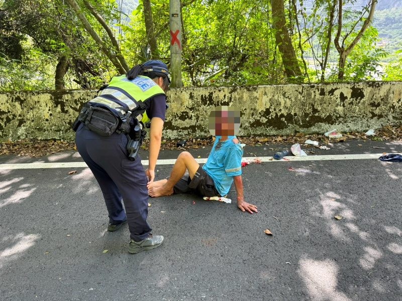 男子醉酒跌倒受傷 新城警協助其就醫