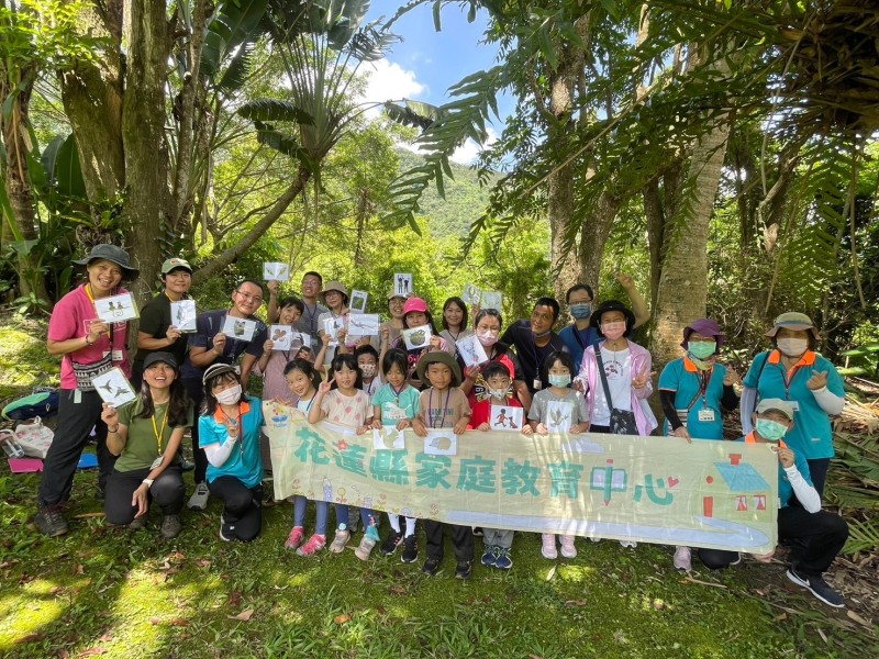 花蓮縣家庭教育中心以大自然力量,帶領學員感受森林療癒力,享受久違的家庭幸福時光