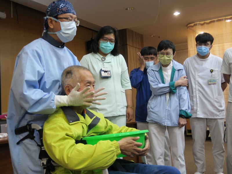 牙醫團隊「深入長照機構」推動長者口腔健康,提升生活品質