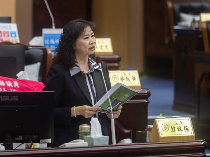 議員質疑民眾合法取得商業登記營業後卻因違反都市計畫法被罰
