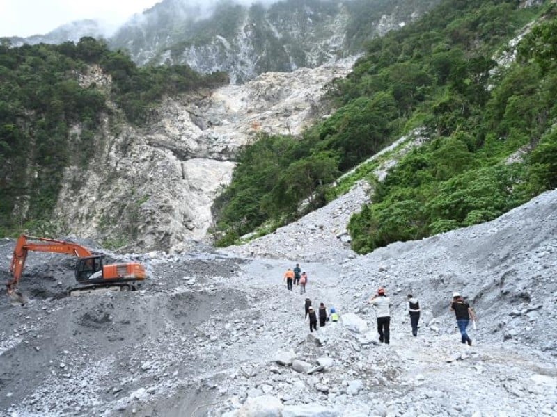 石公溪土石疏濬工程「將清土石13.6萬立方」徐榛蔚研議整治方案 降低鐵公路崩塌中斷