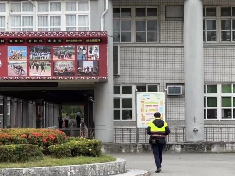 休學男同學返校敘舊 無人理會惱羞噴灑辣椒水