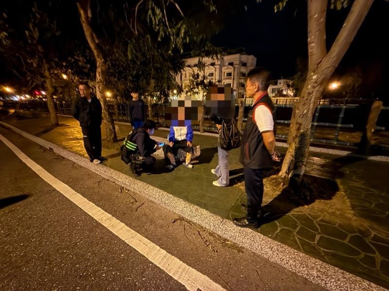 7旬老翁迷途 波麗士助安全返家