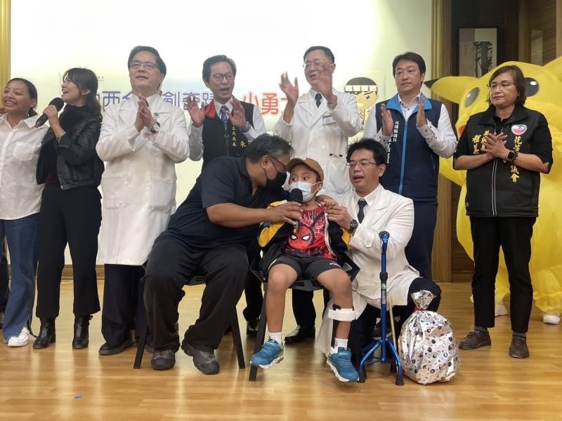 馬小弟今天出院了!