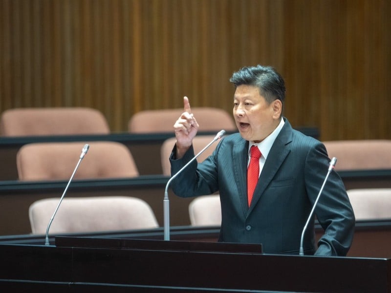 郭智輝19億崇越股票 轉讓兒子人頭公司? 傅崐萁質詢轟「羞恥」