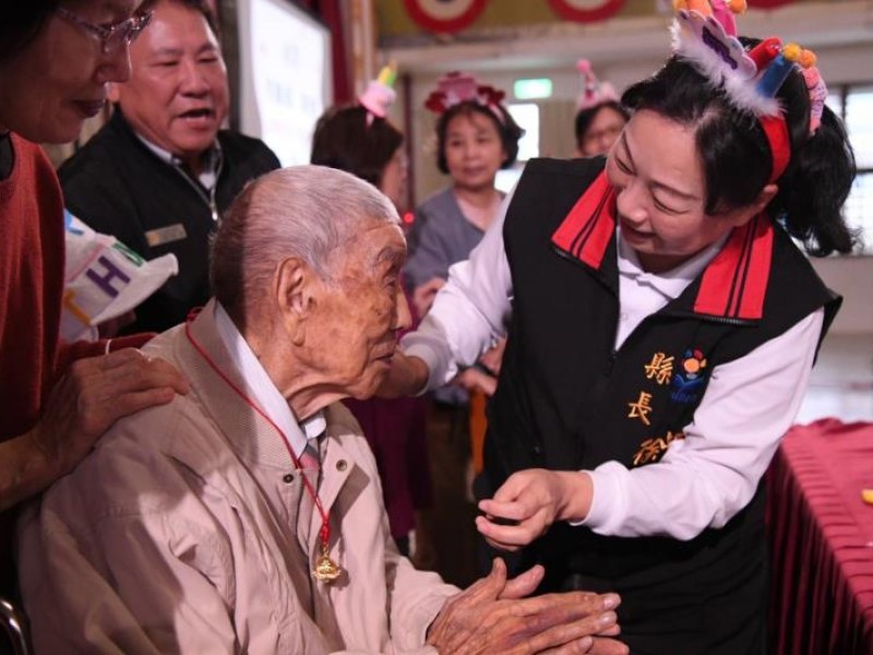 寒冬送暖!榮民之家長輩感受滿滿溫情