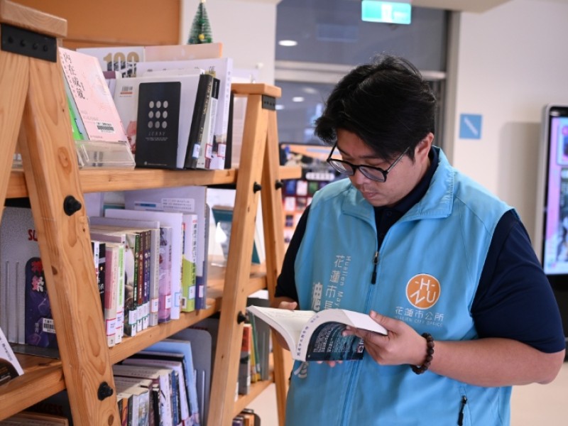 花市圖書館榮膺年度館 樹立鄉鎮閱讀新典範