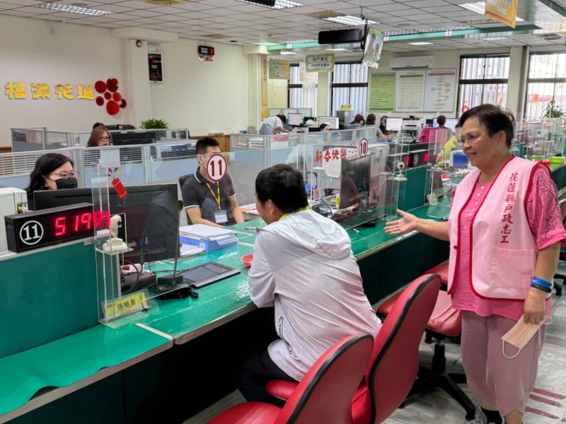 志工無私奉獻 花蓮市戶政暖心服務展成果