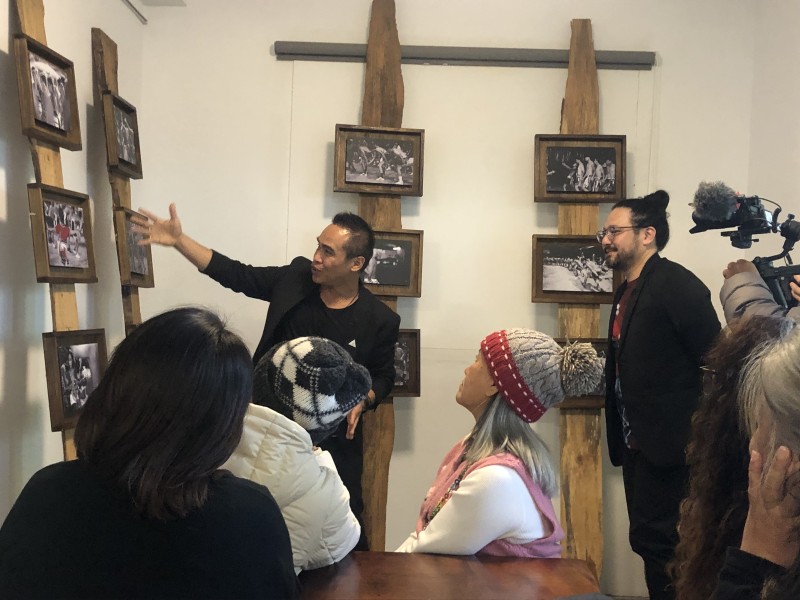 「找回原來的樣子」部落人文攝影展 在優席夫的家「皇后藝術咖啡館」將展至明年1/14