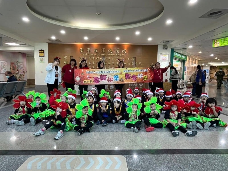 聖誕送暖!培德幼兒園報佳音 傳遞愛與祝福到國軍花蓮總醫院