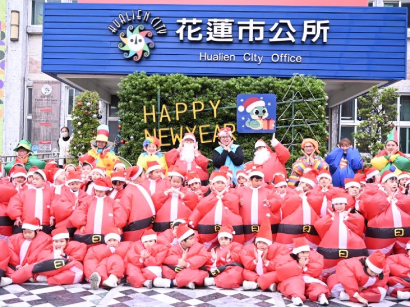 小天使獻唱迎聖誕 市公所沉浸濃濃佳節情