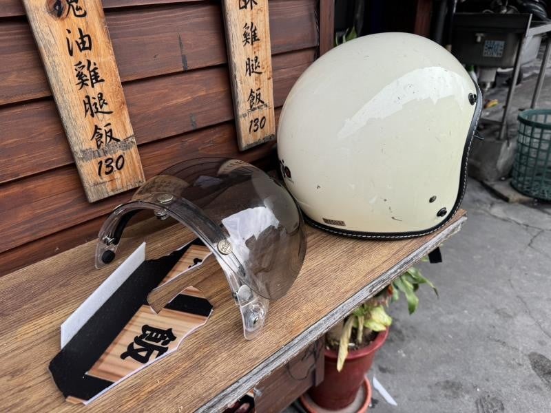 是多大的仇 把人家的店弄成這樣