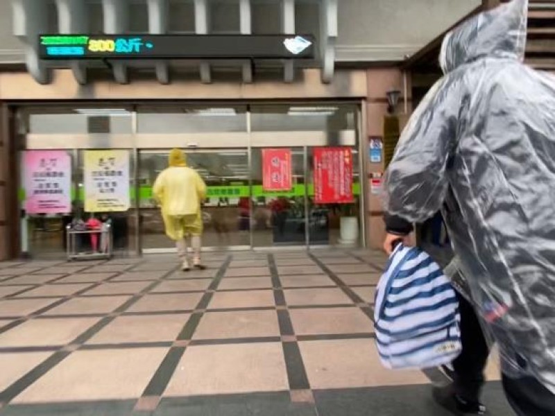 「雨衣大盜」現身農會？ 別緊張！防搶演練啦！
