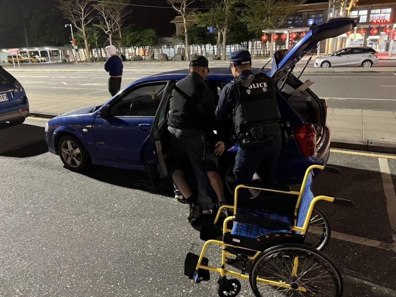 身障男子大小便失禁 鐵警暖心協助