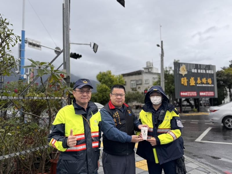 吉安分局長林俊廷寒冬慰問年節留守執勤同仁