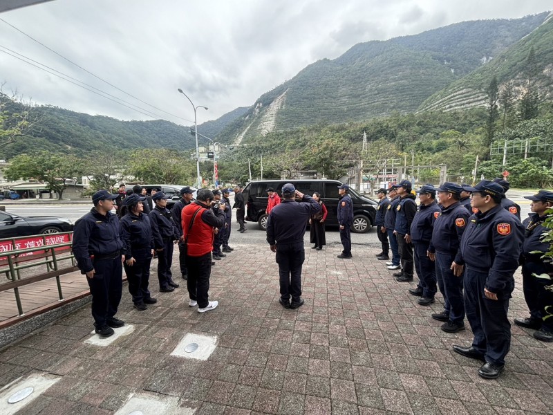大年初一慰問春節執勤員警 徐縣長、傅立委感謝堅守崗位守護花蓮