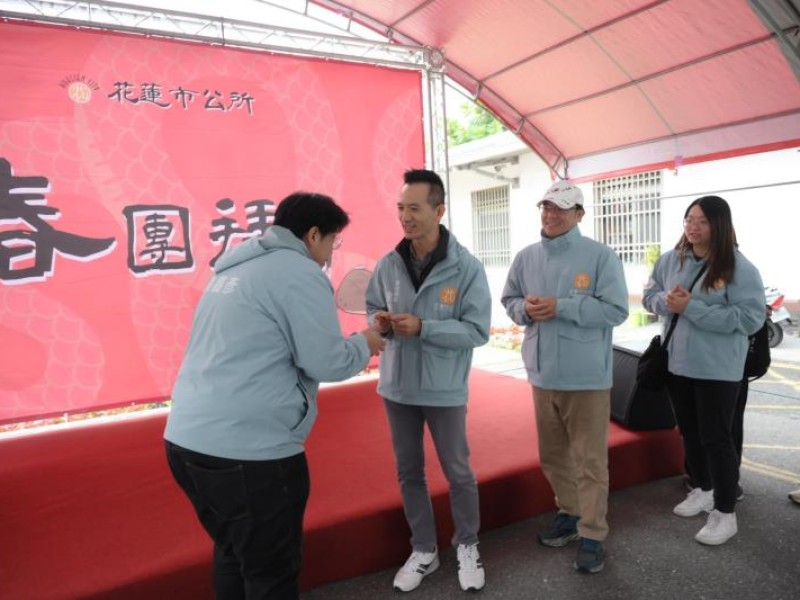 魏嘉彥率市公所團隊向各界拜年