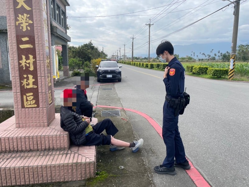 失智七旬老翁返鄉迷途 暖警循線找到舊時親友