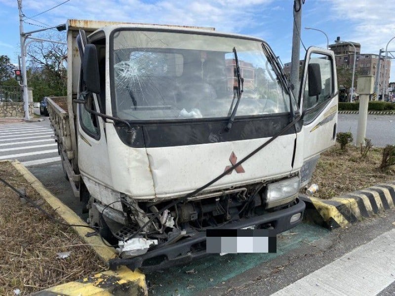 吉安警迅速處理追撞事故 自行車騎士送醫無礙