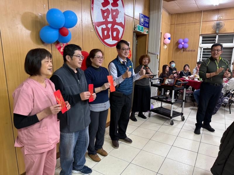 鳳榮春酒「蛇麼都幸福」! 感謝堅守工作崗位 辛勤付出