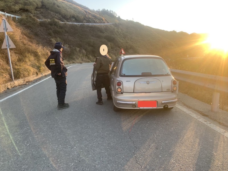 武嶺違規燃放煙火 遊客遭取締 太管處警告恐面臨重罰