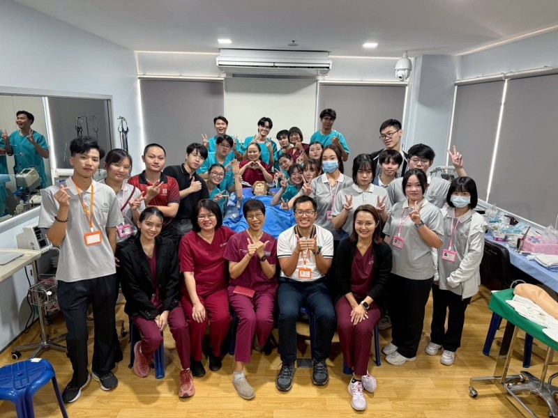慈大護理師生赴泰國實習:縫合、泰拳、義診全體驗