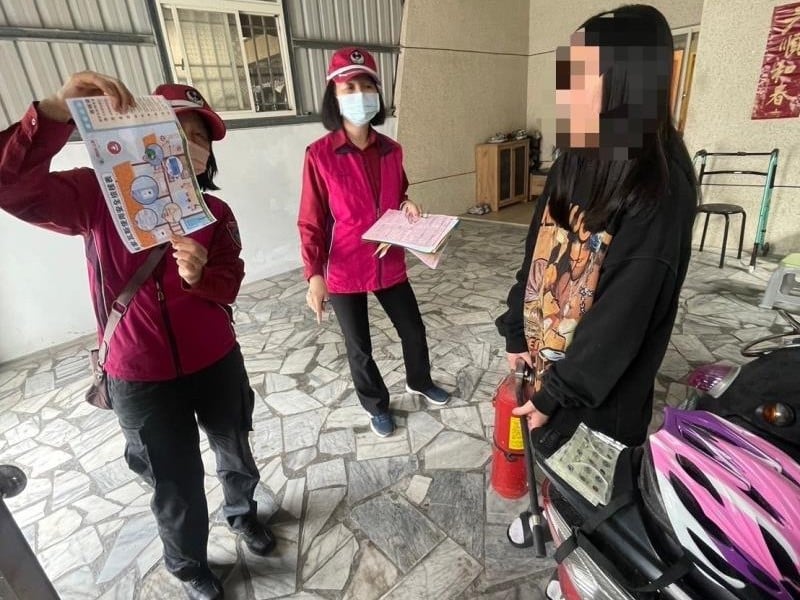 仁里分隊義消走入社區 提醒居民用電安全