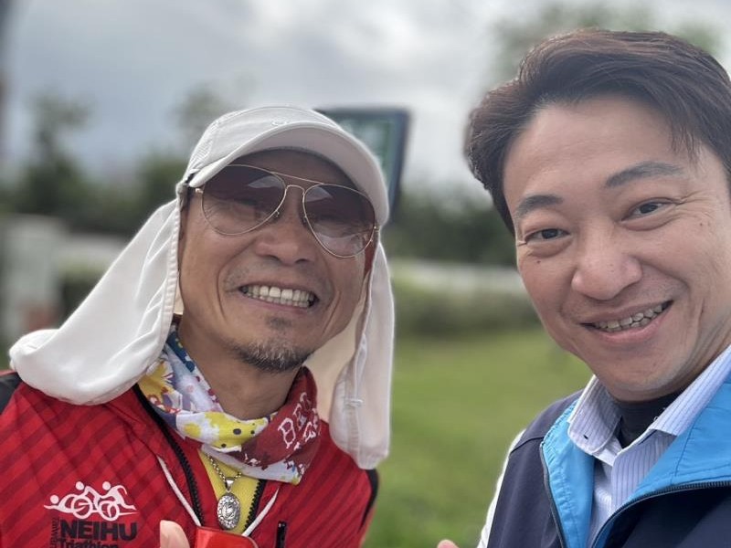 魏嘉賢在光復遇見公益環島路跑勇士