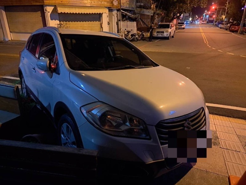 自撞路旁車輛後落跑?花警鎖定肇事車 積極追查駕駛到案