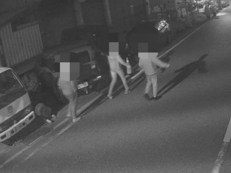 花蓮3男深夜脫序鬧事 亂丟三角錐、爬電桿還隨地便溺 警方追查依法裁處