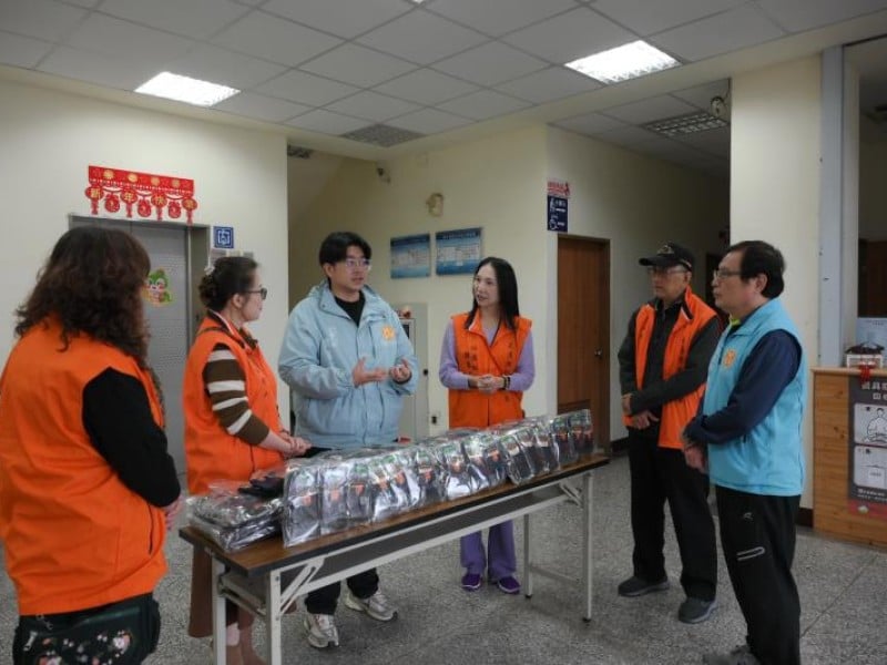 撿好康社團捐保暖襪360雙給花蓮市清潔隊
