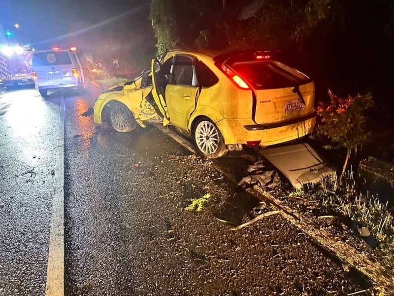 台9線239.9K車禍！轎車撞成兩半 傷亡情況待查