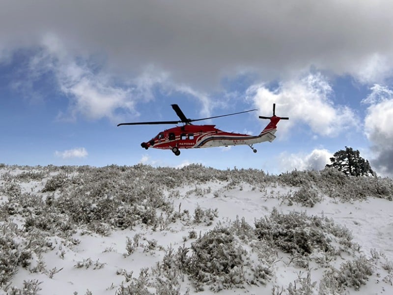 空勤黑鷹接16名山友全數安全送出奇萊山