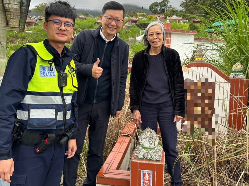 20年未歸的牽掛! 妹妹飄洋萬里來相見 大禹警助8旬婦尋姊墓