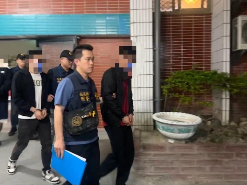 細故口角竟糾眾砸車