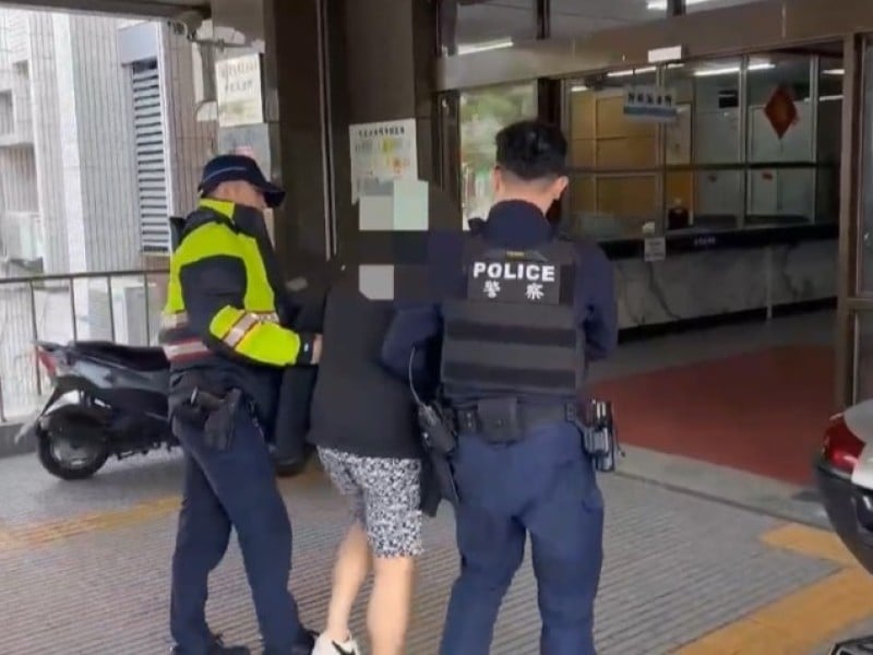 男子違停遇警盤查徒步逃逸 警民聯手成功緝獲通緝犯
