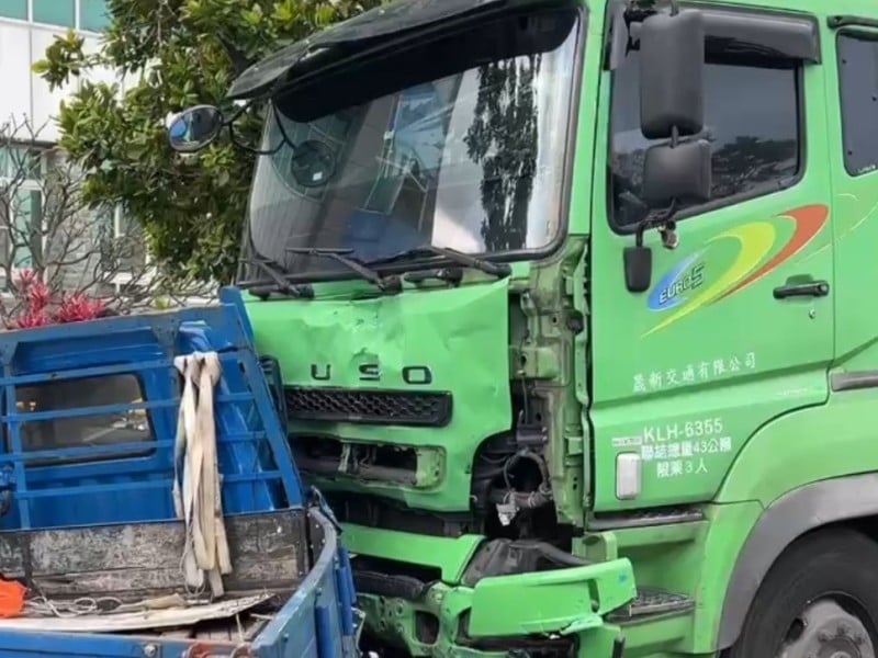 台東驚險車禍!小貨車遭撞 駕駛拋飛重傷送醫