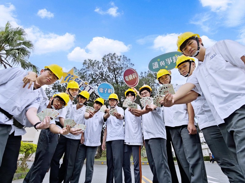 培育在地技術之光 花蓮高工再創巔峰13學子獲台電獎學金肯定