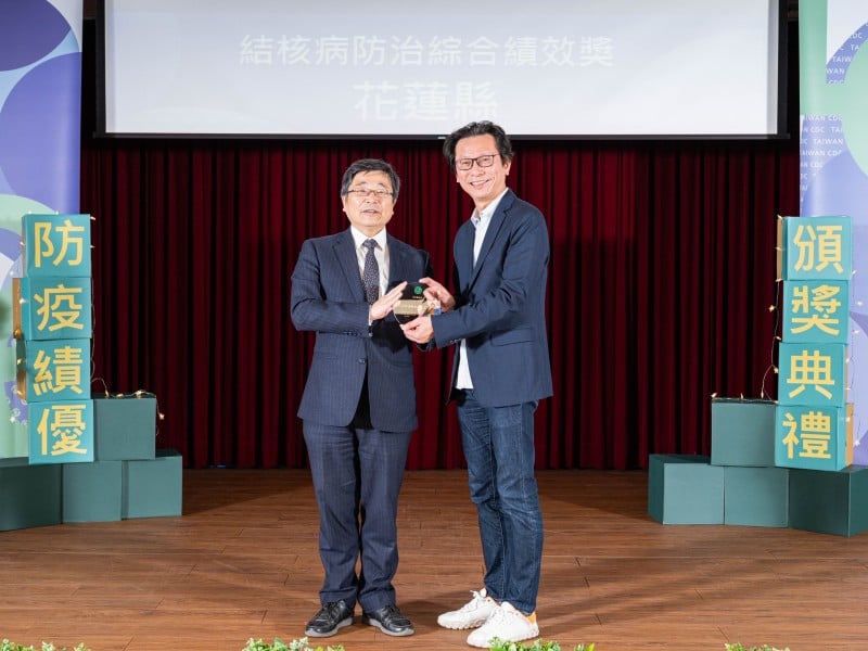 全國唯一、五獎入袋!花蓮衛生局防疫績效亮眼 獲流感疫苗學生接種率績優肯定