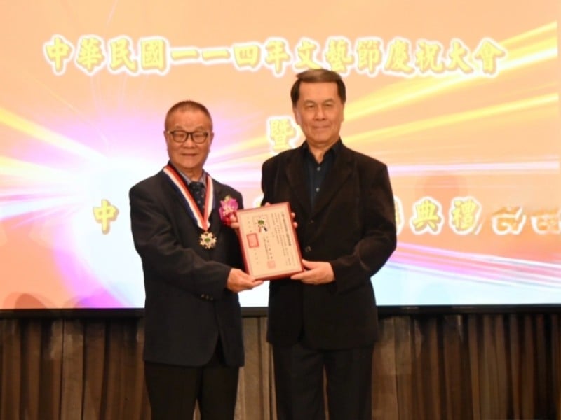 筆耕一甲子傳藝文風骨　資深媒體人田德財榮獲2025「榮譽中國文藝獎章」