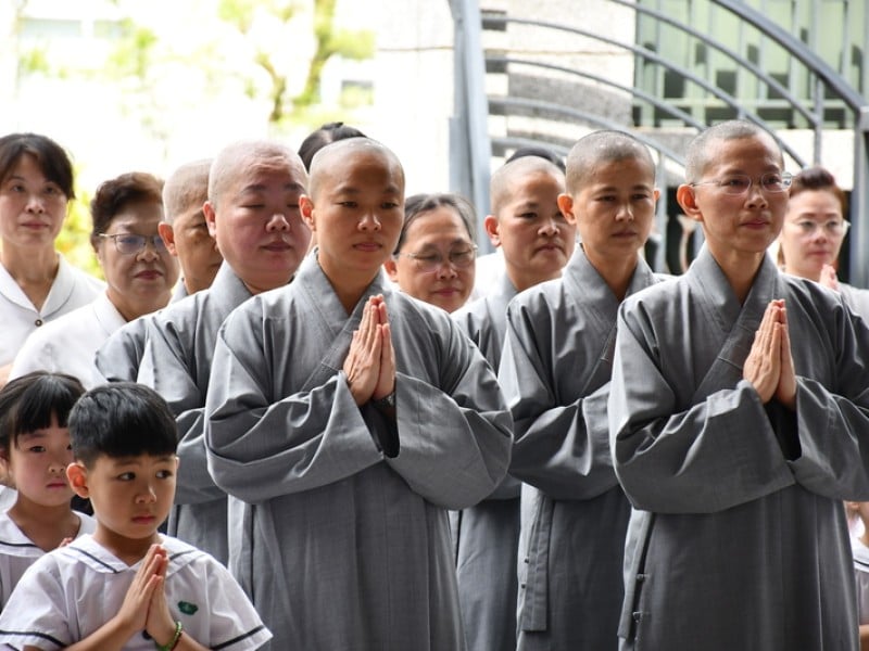 慈大附中師生浴佛 千人齊心祈願人間淨土
