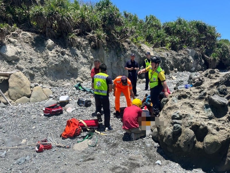 富岡國小校長都蘭鼻釣魚疑失足落海 送醫搶救仍不治