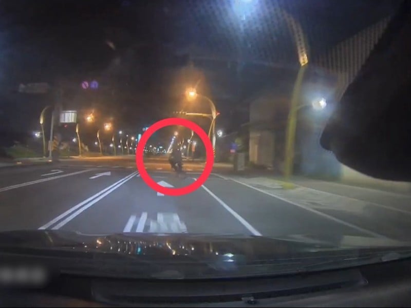 凌晨通緝犯見警攔查逃逸 吉安警飛奔壓制