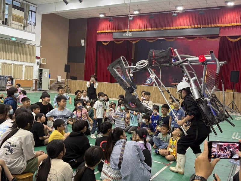2025花蓮兒童藝術節《希望之翼》翱翔吉安 高蹺傀儡鼓舞人心